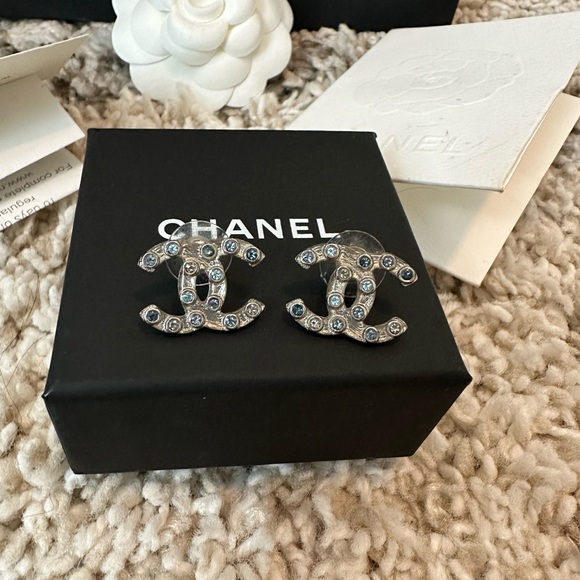 Authentic Chanel Stud earrings - Picture 4 of 6